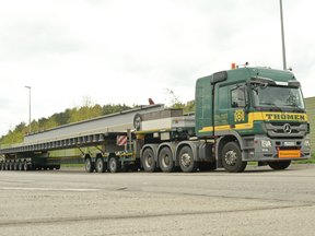 Spedition beim Schwertransport von Brückenteilen