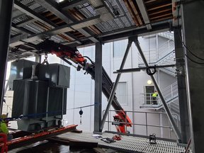 Maschineneinbringung unter Einsatz einer Verschubbahn