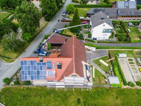 Anhängerkran Böcker AHK 36e für Dachdeckerarbeiten